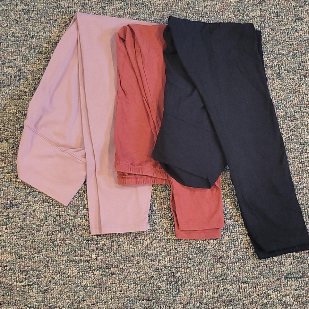 $20 Simply Vera 3 bundle leggings Large